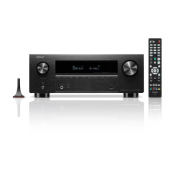 DENON AVC-X2850H amplificateur home cinéma noir, vue de face avec micro de calibration Audyssey et télécommande