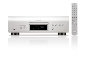 DENON DCD-30000NE lecteur SACD argent, vue de face avec télécommande et afficheur allumé