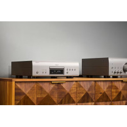 DENON DCD-30000NE lecteur SACD argent, vue rapprochée façade affichage lecture piste 11