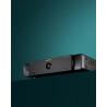 MARANTZ AMP 30 amplificateur 6 canaux, vue stylisée trois quarts sur fond bleu sarcelle