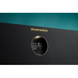MARANTZ AMP 30 amplificateur, détail logo Marantz doré et vumètre analogique Made in Japan