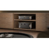 MARANTZ AMP 30 avec processeur AV Marantz empilés sur meuble bois, installation home cinéma