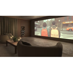 MARANTZ AV 20 pré-amplificateur home cinéma en situation, salon avec écran large et canapé