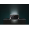 MARANTZ AV 20 préamplificateur AV posé sur socle, mise en scène fond sombre