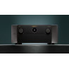 MARANTZ AV 20 préamplificateur AV, vue de face logo Marantz rétroéclairé sur écran
