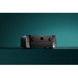 MARANTZ AV 30 préamplificateur AV, vue trois quarts façade noire avec flancs texturés et molettes de réglage