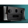 MARANTZ AV 30 préamplificateur, gros plan façade avec écran MAIN ZONE ON et port USB