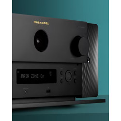 MARANTZ AV 30 préamplificateur, détail logo Marantz doré et afficheur avec prise micro setup