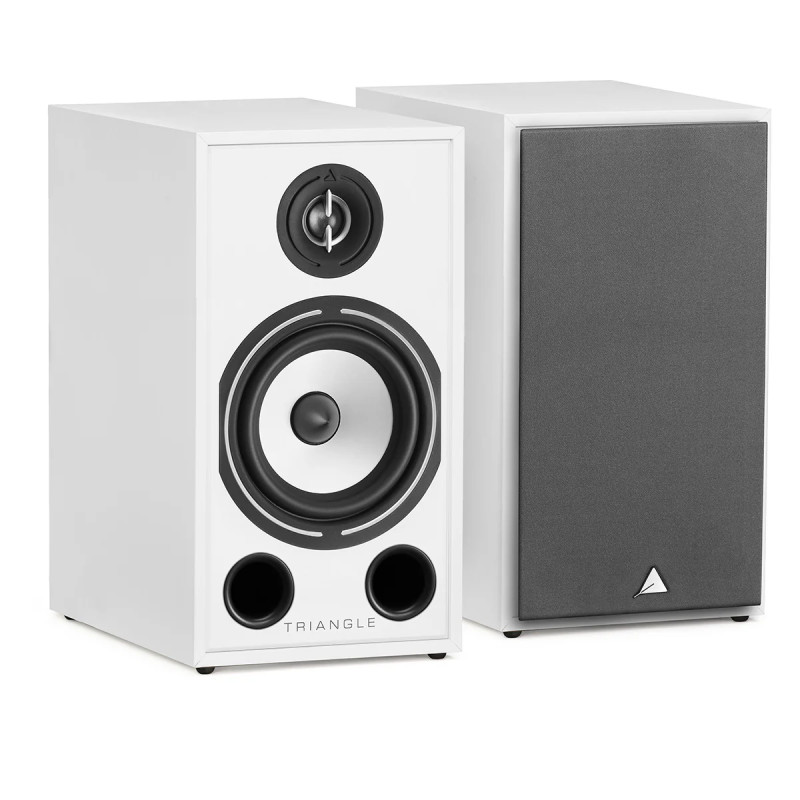 TRIANGLE BOREA BR03 enceinte bibliothèque HI-FI finition blanche, paire vue de trois quarts avec et sans grille