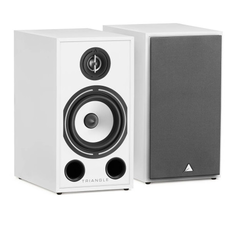 TRIANGLE BOREA BR03 enceinte bibliothèque HI-FI finition blanche, paire vue de trois quarts avec et sans grille