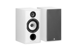 TRIANGLE BOREA BR04 enceinte bibliothèque HI-FI blanche, paire vue de trois quarts avec et sans cache tweeter et haut-parleur