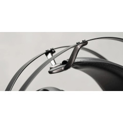 MEZE 105 AER casque, détail système suspension arceau double et charnière