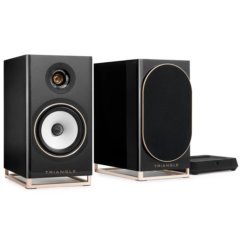 TRIANGLE CAPELLA 2 enceintes bibliothèque connectées noir, paire vue trois quarts avec hub sans fil et socle cuivré