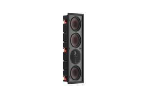 DALI PHANTOM M-375 enceinte encastrable, vue de trois quarts avec triple haut-parleur et tweeter central