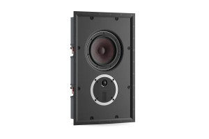 DALI PHANTOM S-80 enceinte encastrable, vue trois quarts woofer et tweeter sur baffle noir