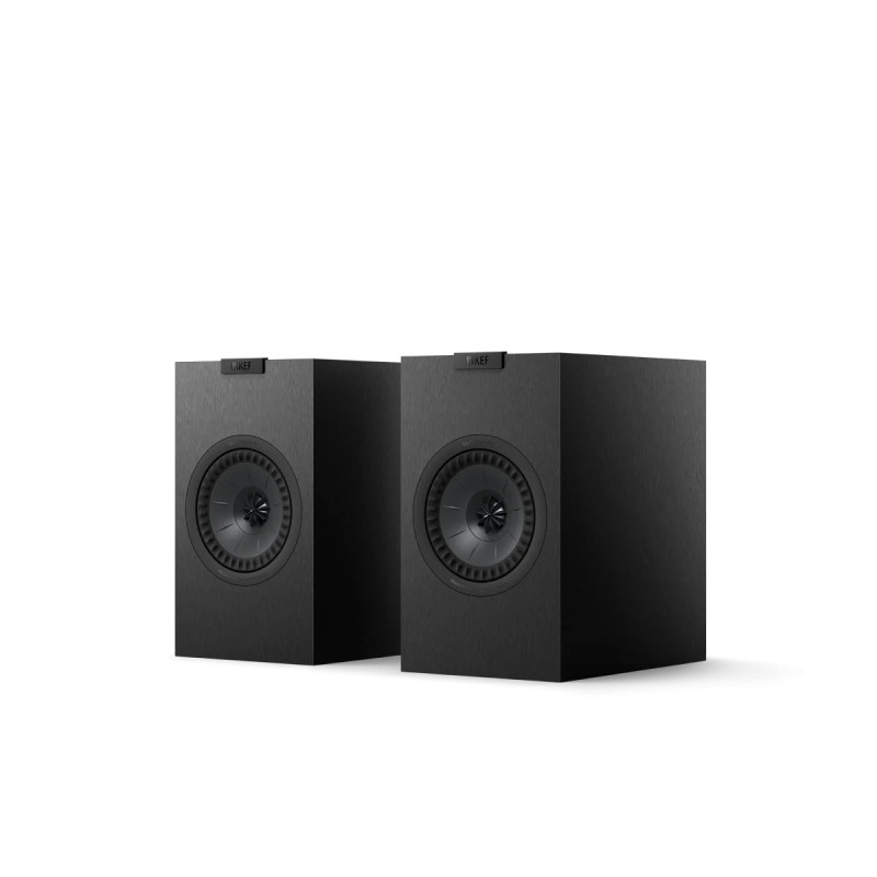 KEF Q1 META enceinte bibliothèque hi-fi finition noir, paire vue de trois quarts avec driver Uni-Q coaxial