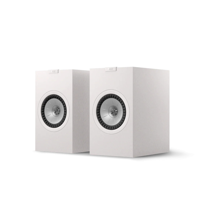KEF Q3 META paire d'enceintes bibliothèque blanches, vue trois quarts avec tweeter Uni-Q coaxial