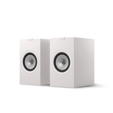 KEF Q3 META paire d'enceintes bibliothèque blanches, vue trois quarts avec tweeter Uni-Q coaxial