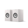 KEF Q3 META paire d'enceintes bibliothèque blanches, vue trois quarts avec tweeter Uni-Q coaxial