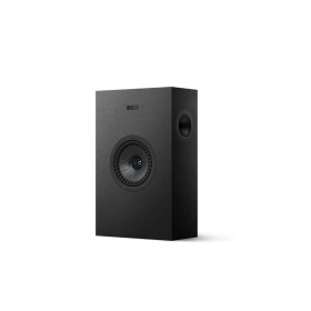 KEF Q4 META enceinte surround noire, vue trois quarts tweeter Uni-Q coaxial et évent bass-reflex latéral