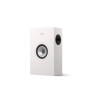 KEF Q4 META enceinte surround blanche, vue trois quarts avec tweeter Uni-Q coaxial et évent bass-reflex