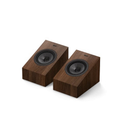 KEF Q8 META enceinte Atmos finition noyer, paire vue trois quarts haut-parleur coaxial Uni-Q incliné