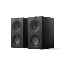 KEF Q-Concerto META enceinte bibliothèque noire, paire vue de trois quarts avant, tweeter Uni-Q et woofer