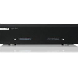 MUSICAL FIDELITY M6s PRX amplificateur de puissance HI-FI noir, vue de face boutons power, mains, mute et sélecteur d'entrées