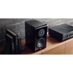 YAMAHA NS600A enceinte bibliothèque intégrée dans salon avec amplificateur hi-fi