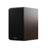 DYNAUDIO EMIT 20 enceinte bibliothèque noyer, vue trois quarts avec grille tissu noir
