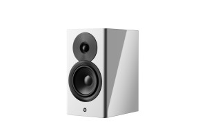 DYNAUDIO FOCUS 10 enceinte bibliothèque connectée blanc laqué, vue trois quarts tweeter et woofer apparents