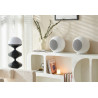ELIPSON PLANET L PERFORMANCE paire d'enceintes blanc mat en situation sur meuble de salon lumineux