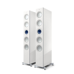 KEF REFERENCE 5 META paire d'enceintes colonnes Hi-Fi finition blanc avec haut-parleurs Uni-Q bleus, vue trois quarts