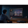 SAMSUNG TQ65S99H TV OLED 65 pouces, écran mural avec interface gaming et homme avec télécommande dans salon