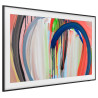 SAMSUNG The Frame 65" (65LS03H) TV QLED 4K Lifestyle, vue trois quarts cadre noir mode Art peinture abstraite