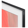 SAMSUNG The Frame 65" (65LS03H) TV QLED 4K, zoom sur le coin supérieur droit avec logo Samsung