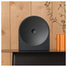 SAMSUNG Music Studio 5 LS50H enceinte connectée noire en situation sur étagère bois clair