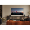 SAMSUNG Music Studio 7 LS70H enceintes noires en système home cinéma avec TV et canapé