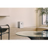 SAMSUNG Music Studio 7 LS70H enceinte connectée blanche, salon lumineux avec table en verre