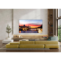 LG OLED77C6 TV OLED 77 pouces 4K, mise en situation salon avec mobilier bois et canapé