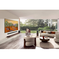LG OLED77G6 TV OLED 77 pouces avec barre de son, salon lumineux ouvert sur jardin