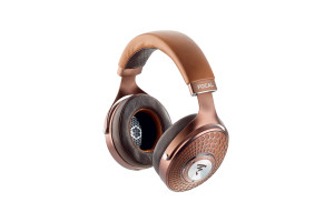 FOCAL STELLIA Reconditionné casque audio circum-aural, finition cuir cognac et cuivre vue trois quarts