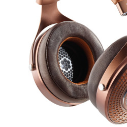 FOCAL STELLIA Reconditionné casque hi-fi, détail coussinets cuir et transducteur en béryllium