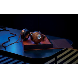 FOCAL STELLIA - Reconditionné casque audio fermé, finition cuir cognac et grille alvéolée sur coffret de présentation