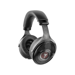 FOCAL UTOPIA reconditionné casque haute fidélité ouvert, vue trois quarts arceau cuir et coque carbone