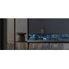 LG OLED77T4 TV OLED 77 pouces transparent, barre d'informations météo et horloge sur vue nocturne urbaine
