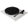 REGA PLANAR 1 (Finition : Blanc Mat) platine vinyle, vue de trois quarts plateau feutre et bras