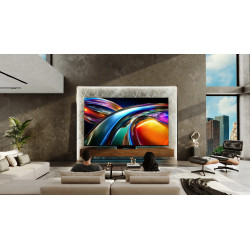 HISENSE 75UR9S TV MiniLED 75 pouces, mise en situation salon contemporain mur béton