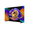 TCL 98C7K TV MiniLED, vue de trois quarts droite avec dalle fine et pieds noirs